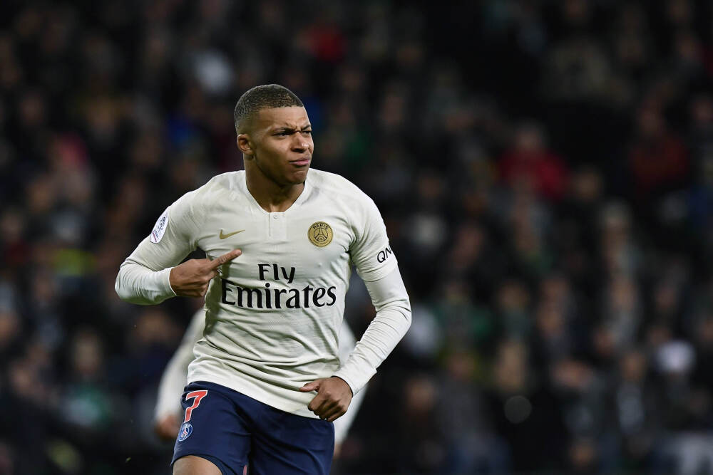 总台春晚宣传片首次亮相智利首都新春活动